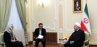 Ophef over Nederlandse minister met hoofddoek in Iran