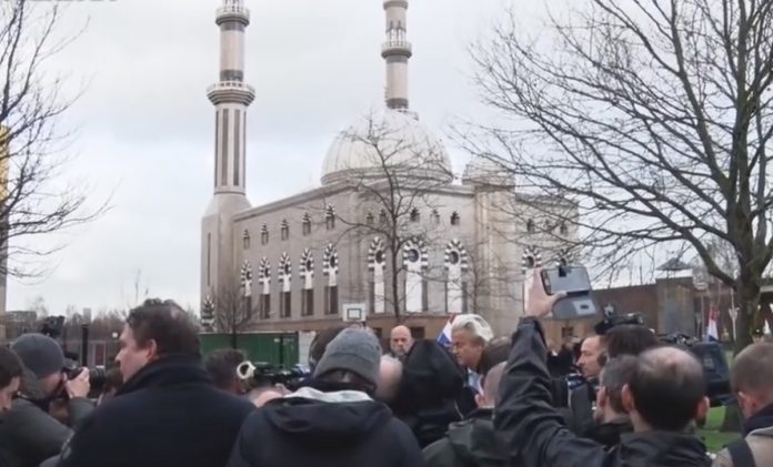 PVV Dordrecht wil moskeeën niet sluiten